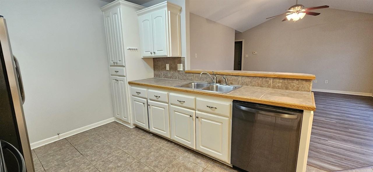 142 Weathering Dr - Photo 7 of 21