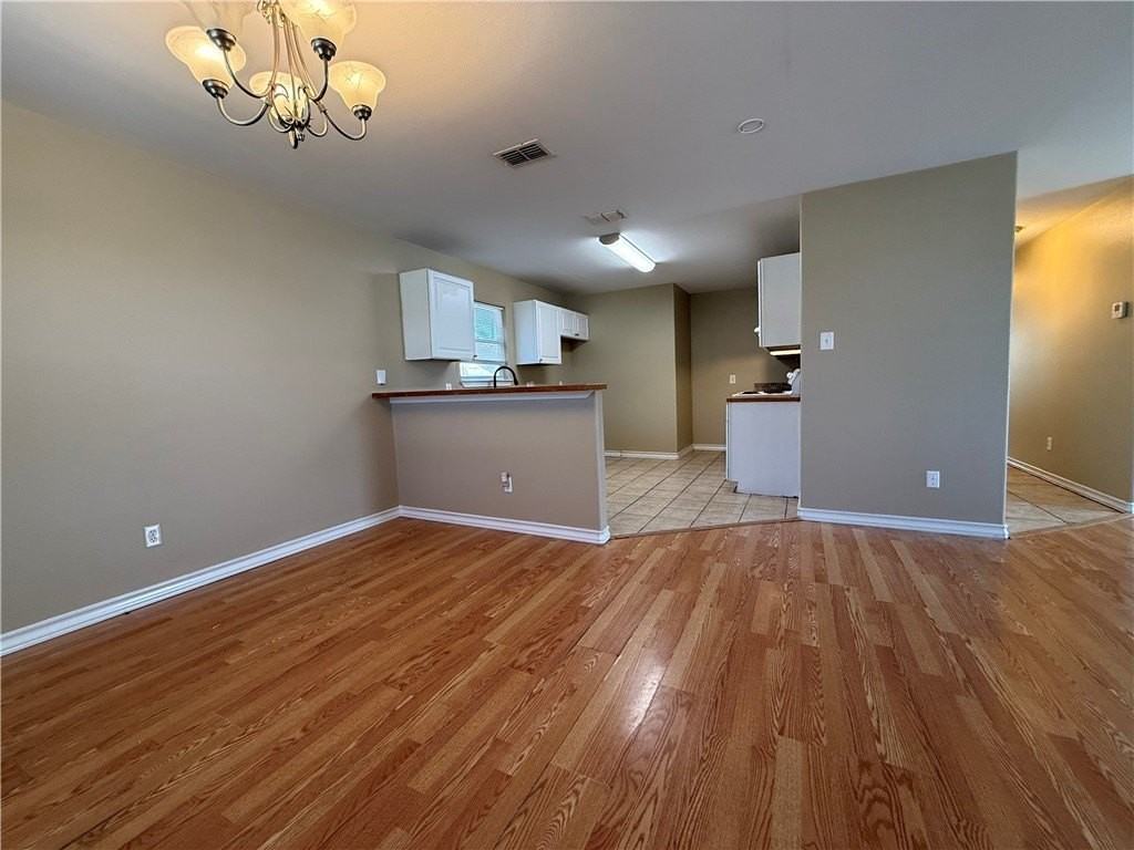 512 Lakeside Dr - Photo 3 of 18