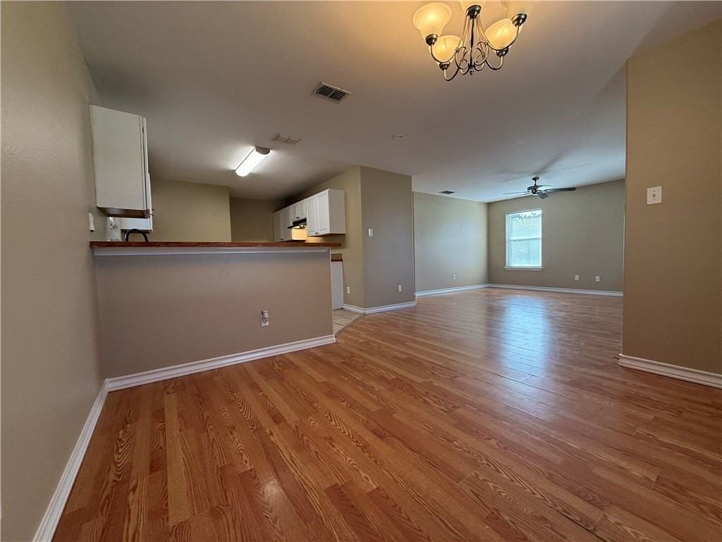 512 Lakeside Dr - Photo 4 of 18