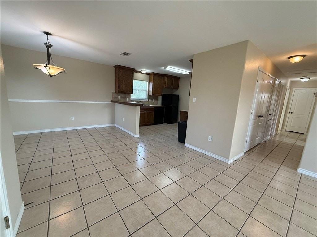 622 Webb St - Photo 3 of 17