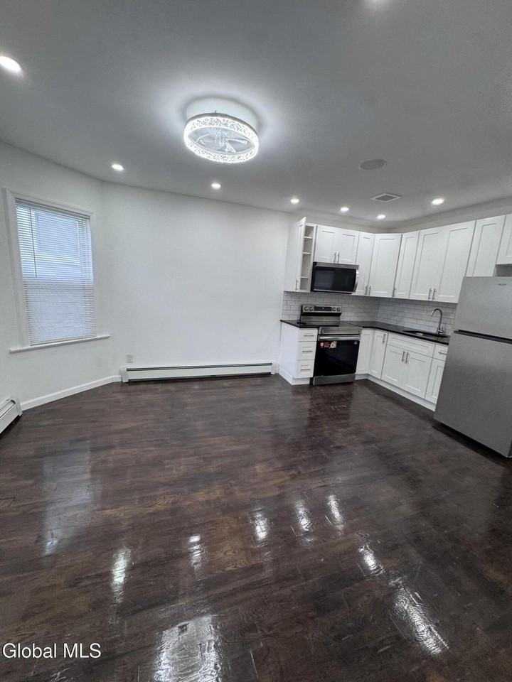 885 Yorkston St #2 - Photo 4 of 11