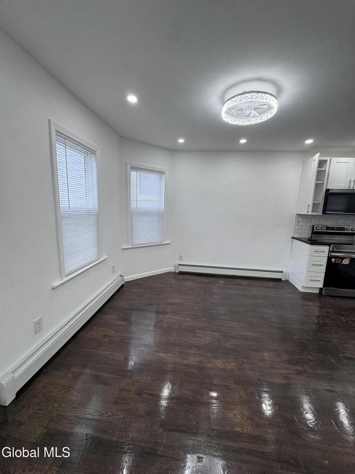 885 Yorkston St #2 - Photo 5 of 11