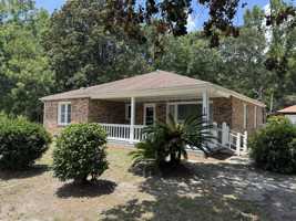 featured image of 933 S Live Oak Dr