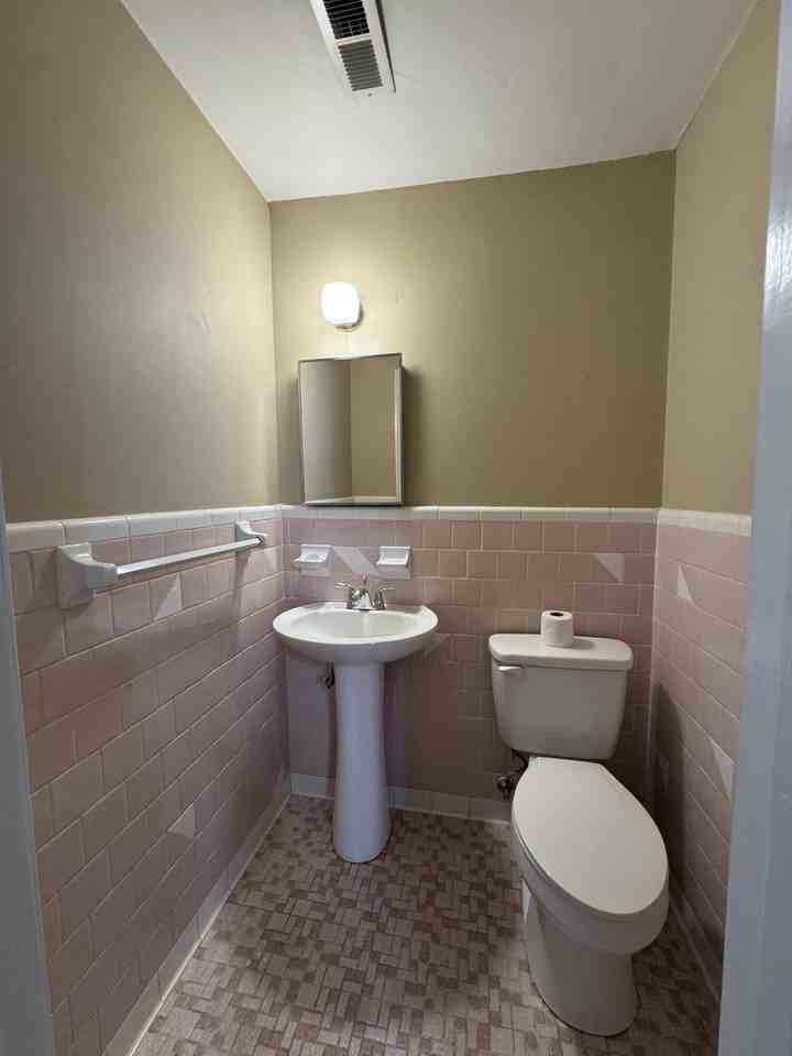 933 S Live Oak Dr - Photo 7 of 15
