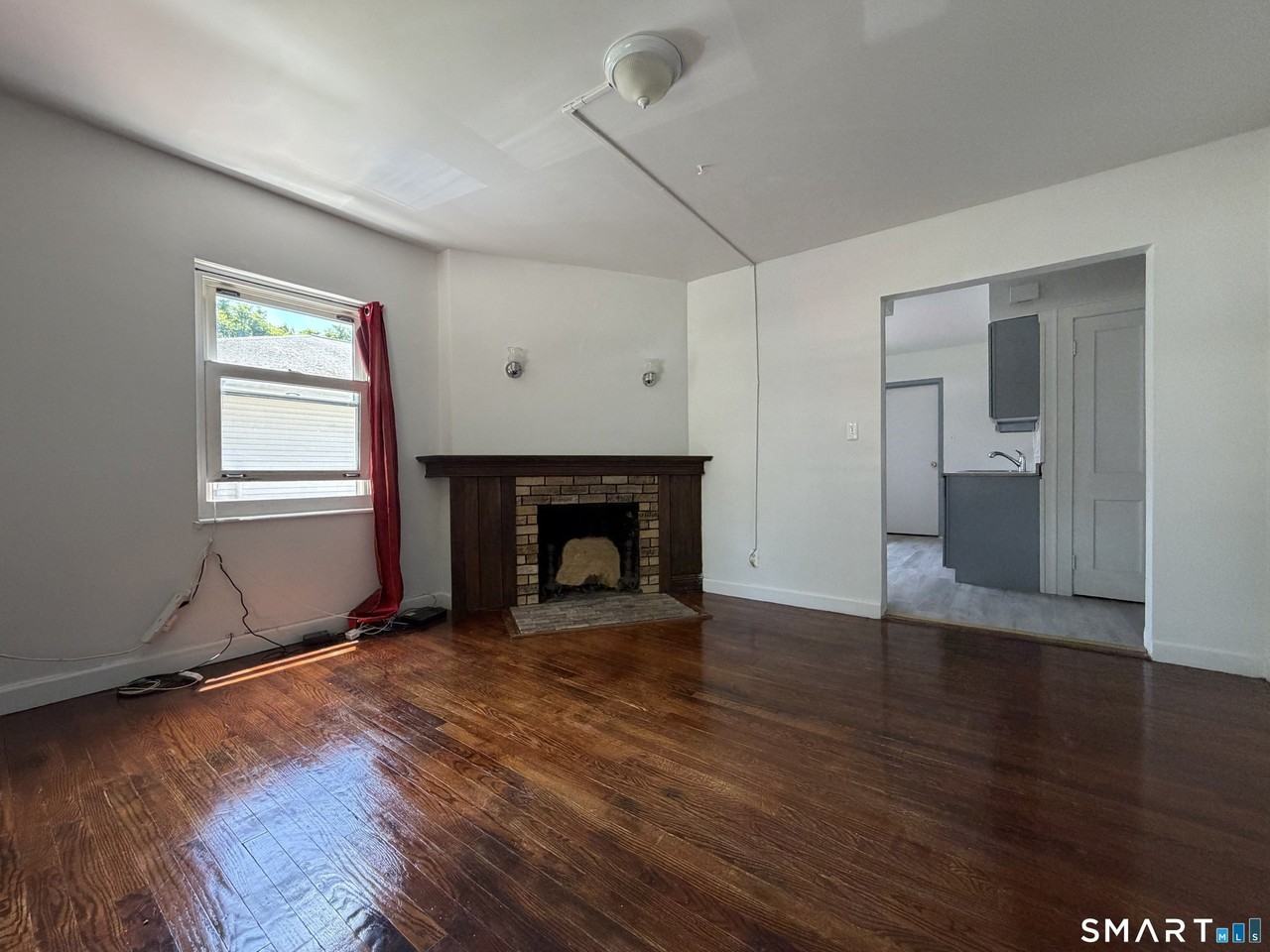 155 Clover St - Photo 5 of 7
