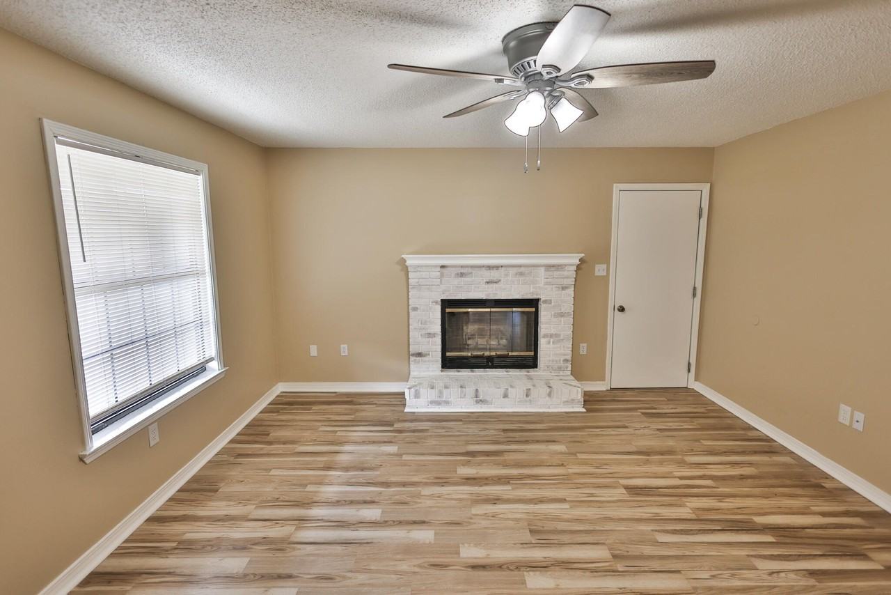 213 Walker Cir W - Photo 2 of 14