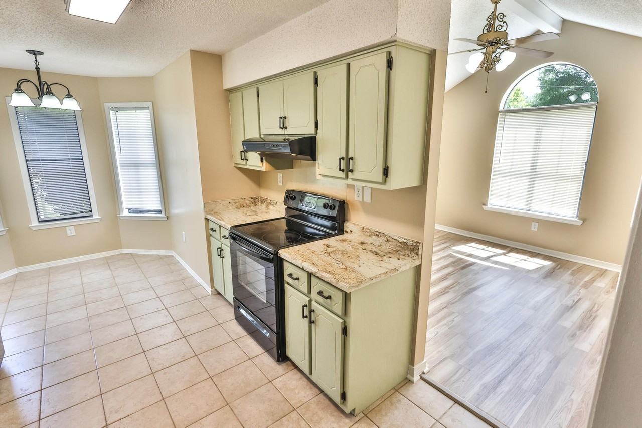213 Walker Cir W - Photo 6 of 14