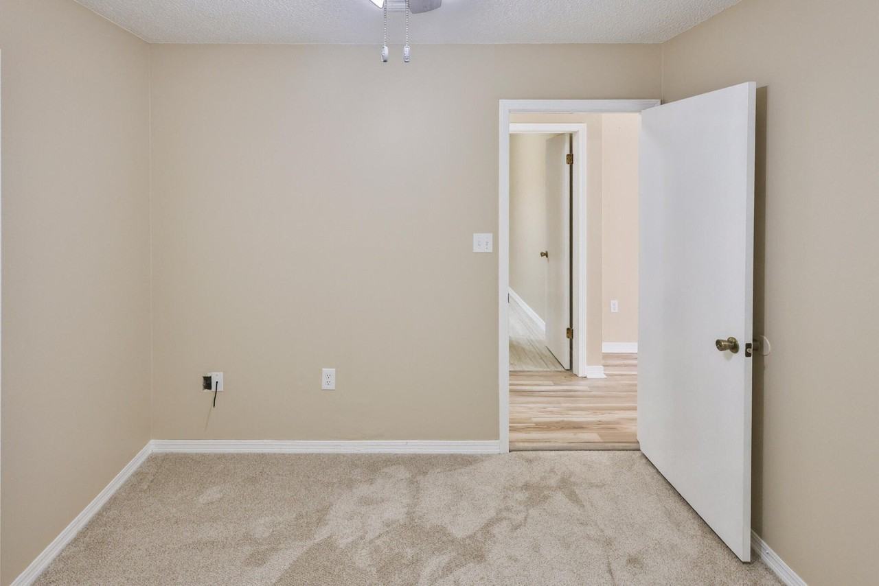 213 Walker Cir W - Photo 7 of 14