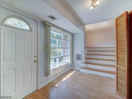 featured image of 17 Brook Pl