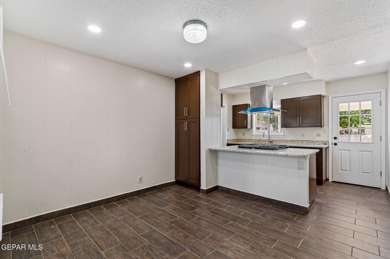 2608 Dan Sikes Dr - Photo 6 of 30