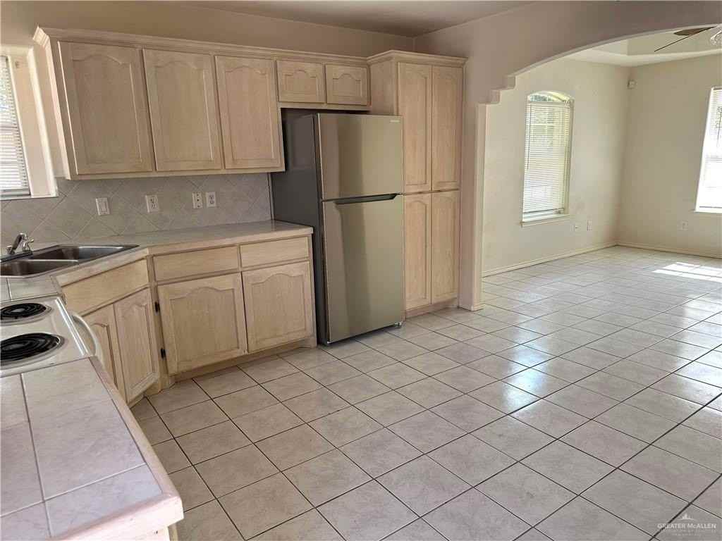 2303 Moonlight Ln - Photo 2 of 11