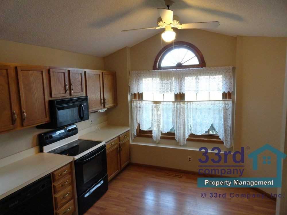 3970 Woodview Dr - Photo 3 of 9