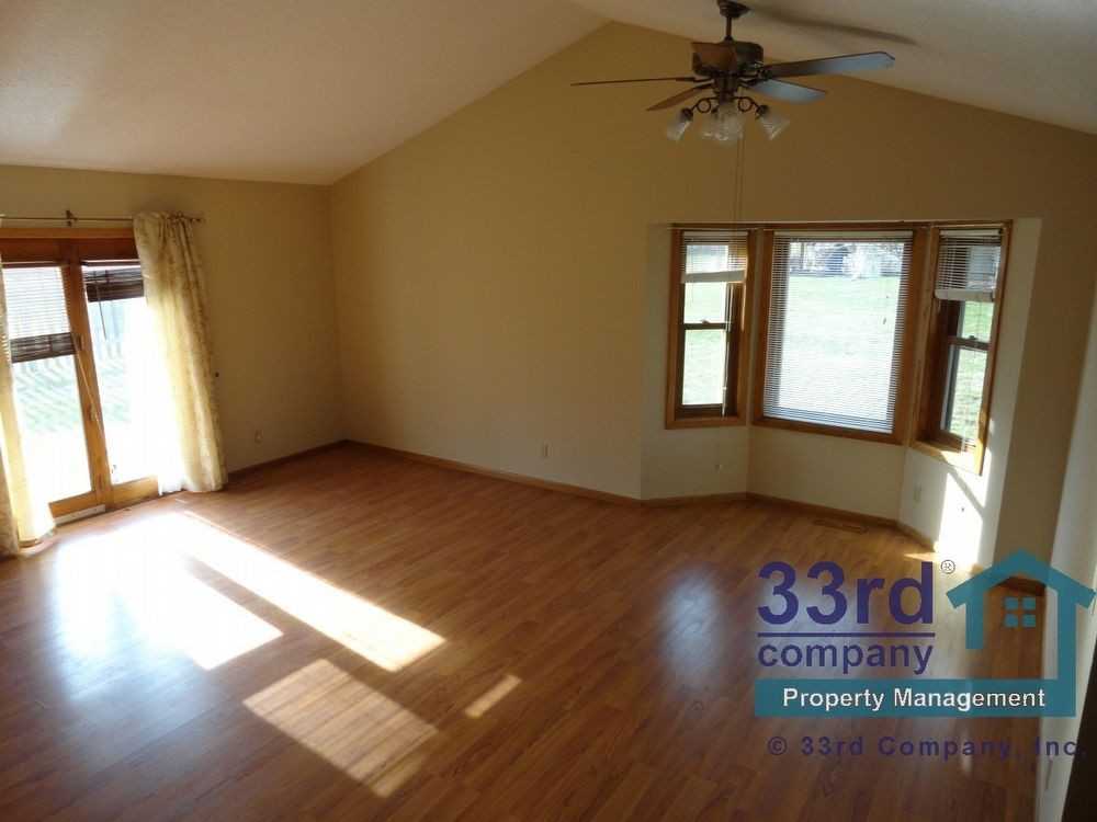 3970 Woodview Dr - Photo 2 of 9