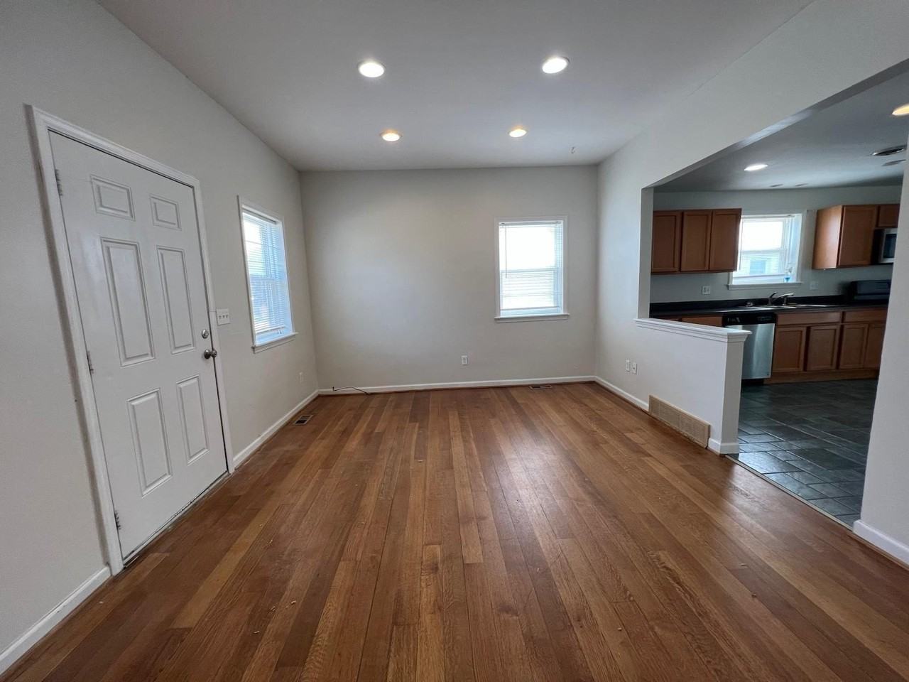 28033 Rosemont St - Photo 4 of 14