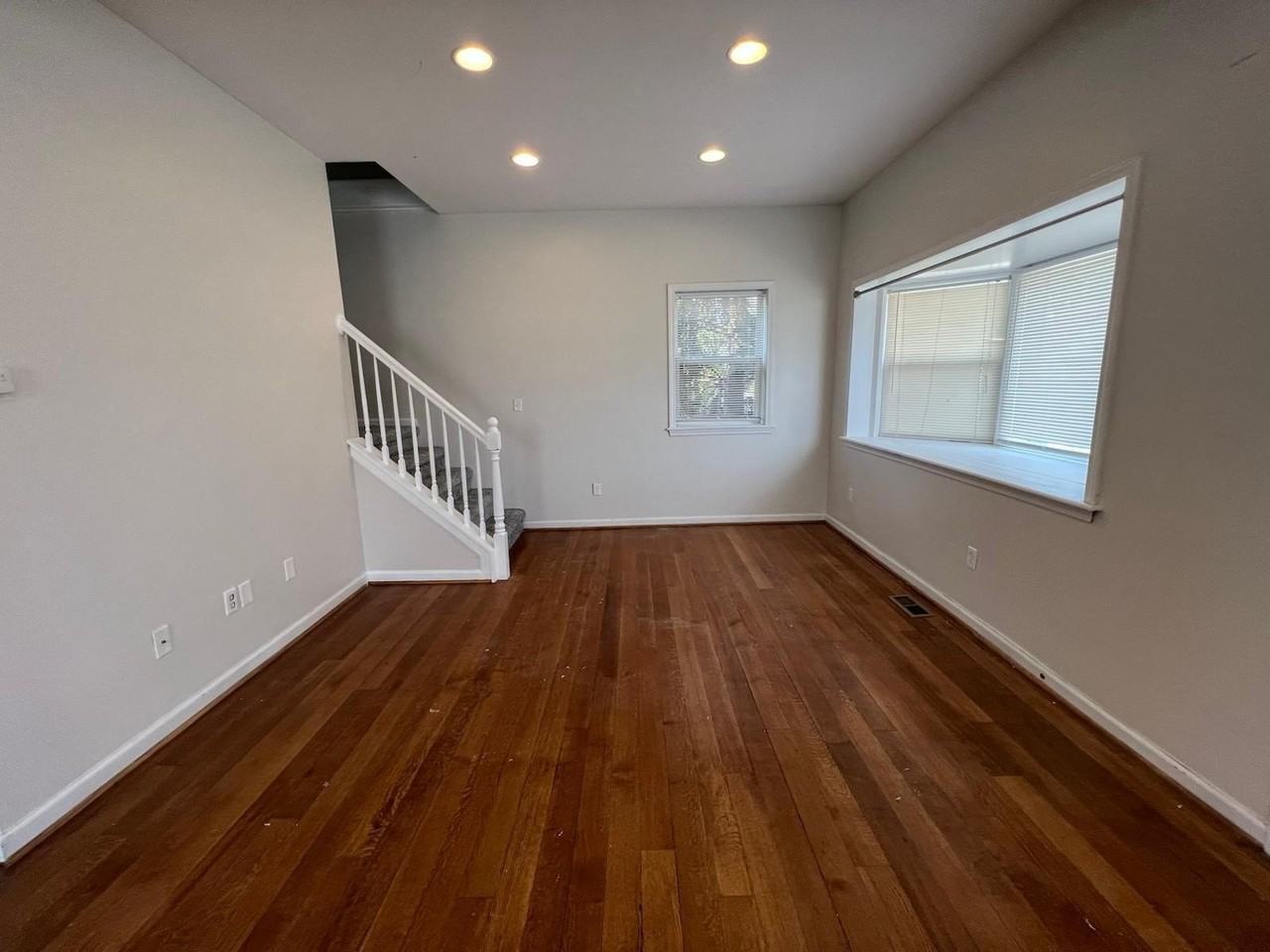 28033 Rosemont St - Photo 5 of 14