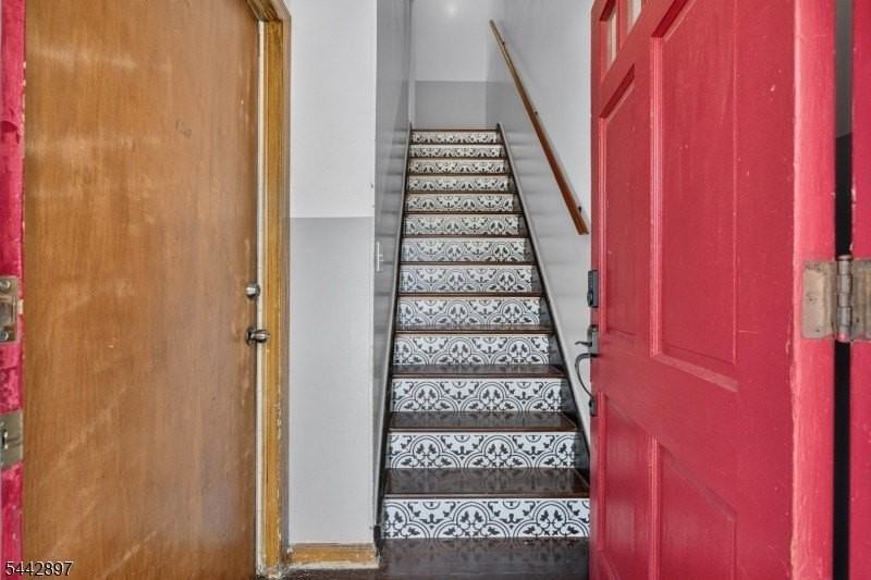 1755 Winfield St Apt 2 #2 - Photo 4 of 23