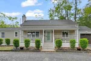featured image of 3 Country Club Rd