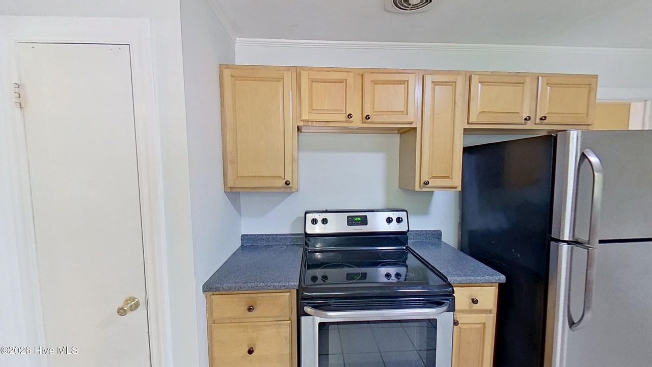 214 Huntington Rd - Photo 7 of 20