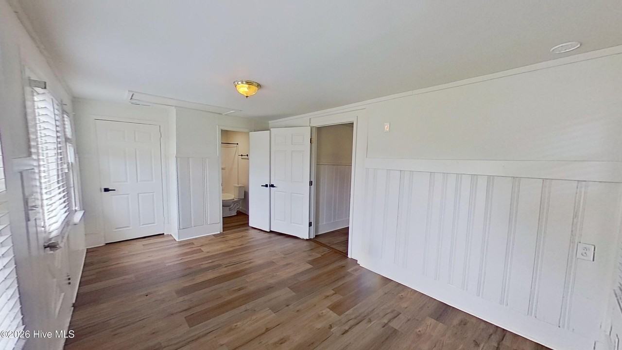 1314 Queen St - Photo 2 of 20
