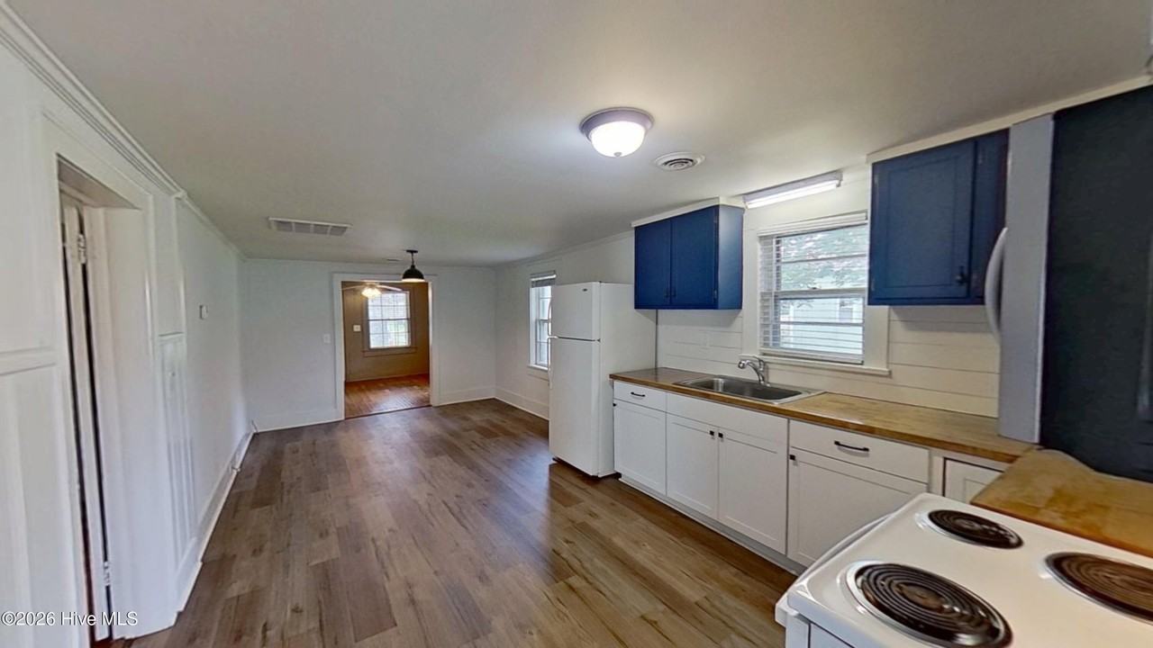 1314 Queen St - Photo 5 of 20