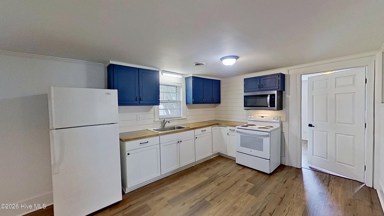 1314 Queen St - Photo 6 of 20