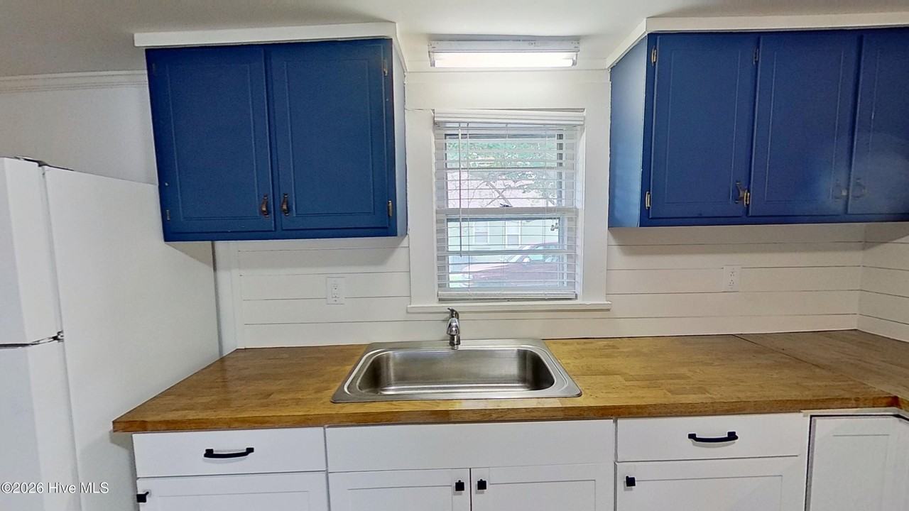 1314 Queen St - Photo 7 of 20