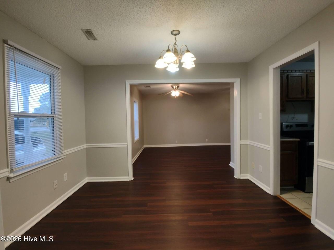 602 Sand Ridge Rd - Photo 5 of 26