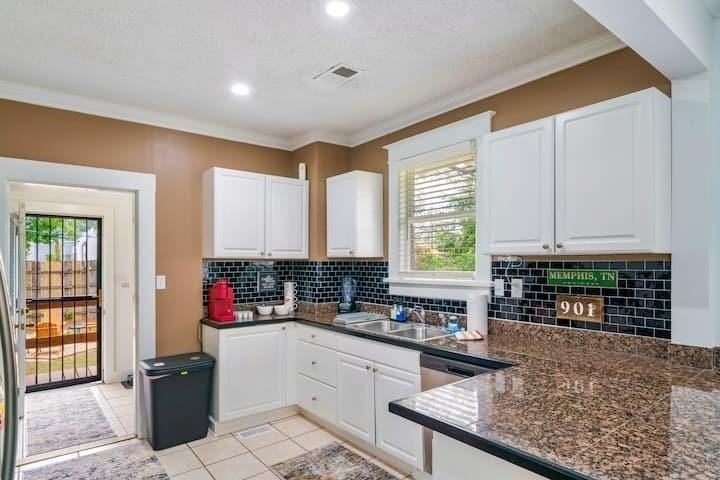 2036 Linden Ave #2038 - Photo 7 of 17