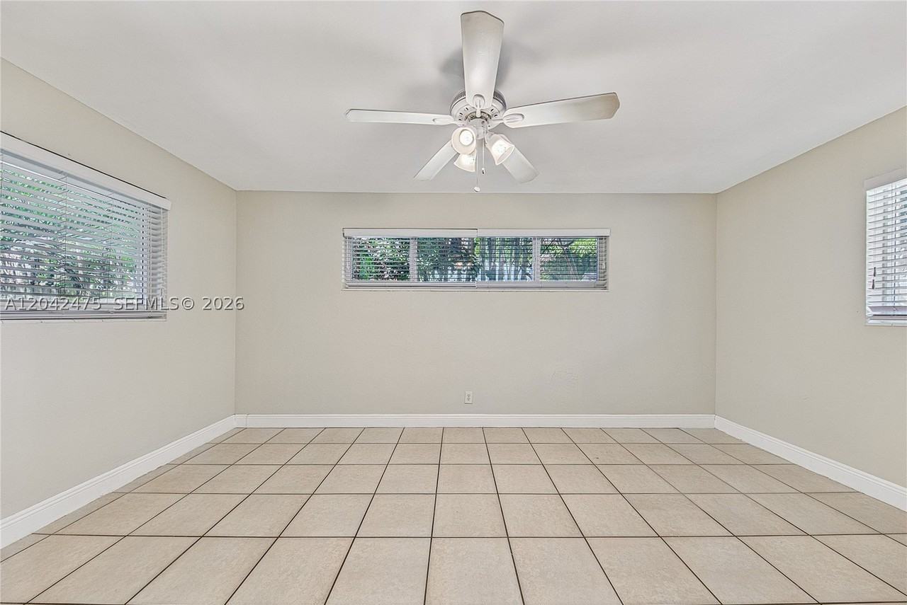 606 Sw 16th St - Photo 2 of 13