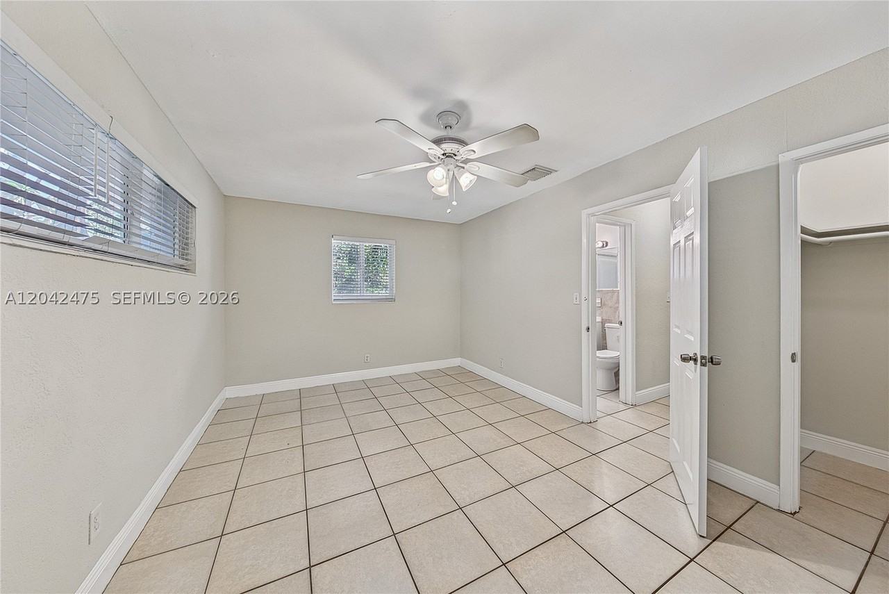 606 Sw 16th St - Photo 3 of 13