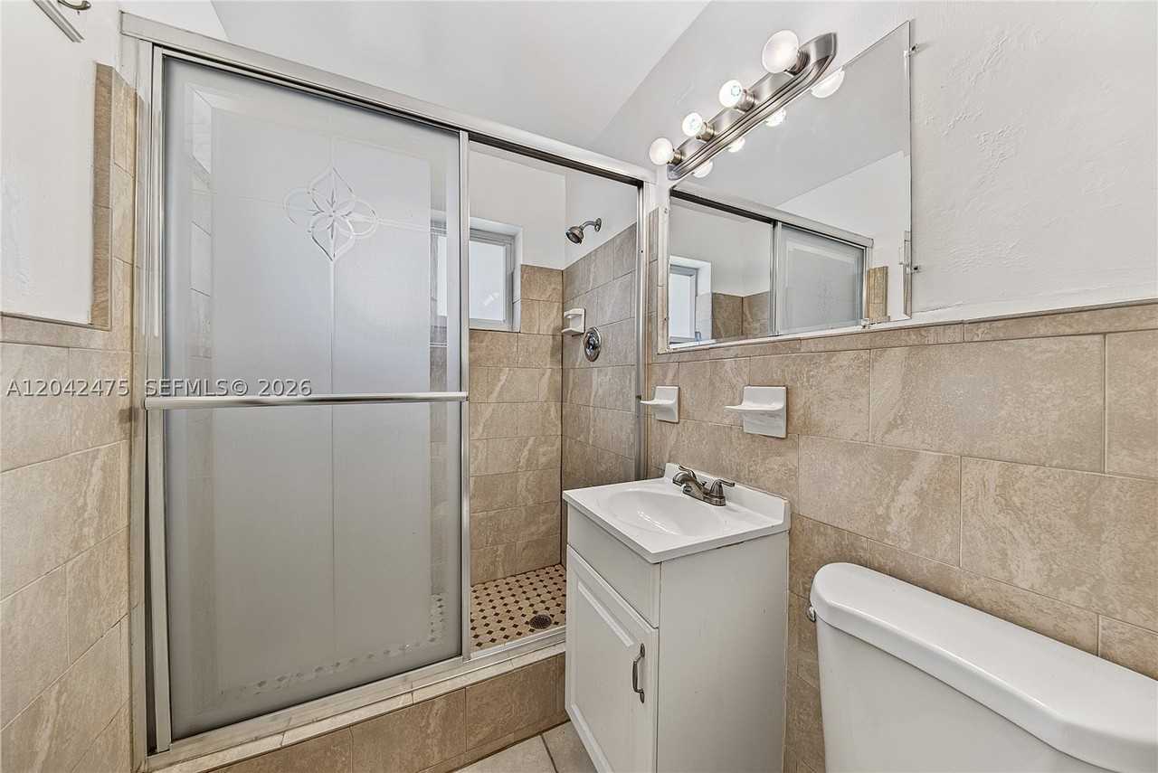 606 Sw 16th St - Photo 4 of 13