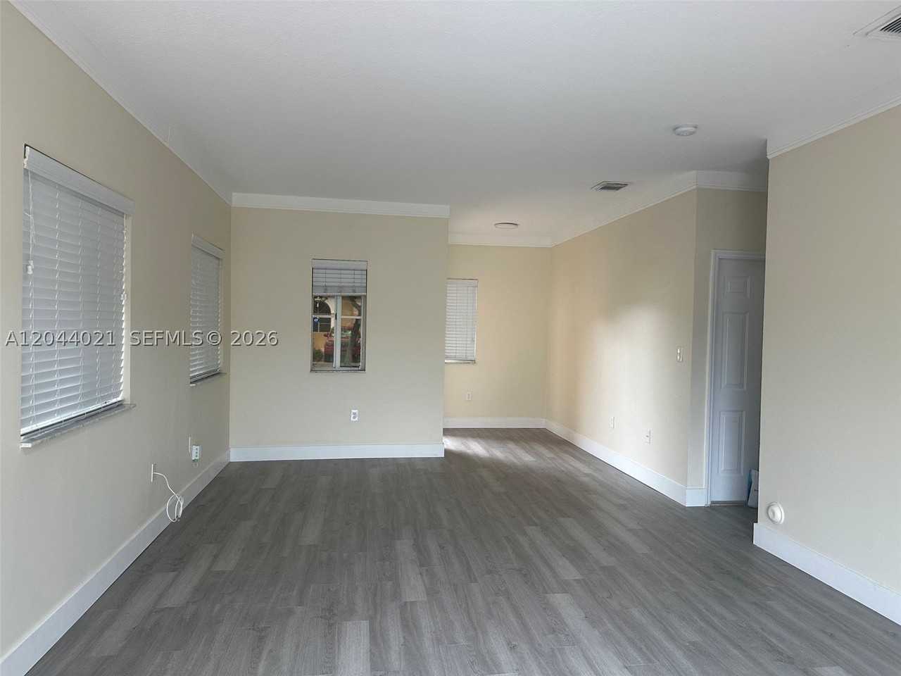 1142 Ne 41st Ave #1142 - Photo 2 of 18
