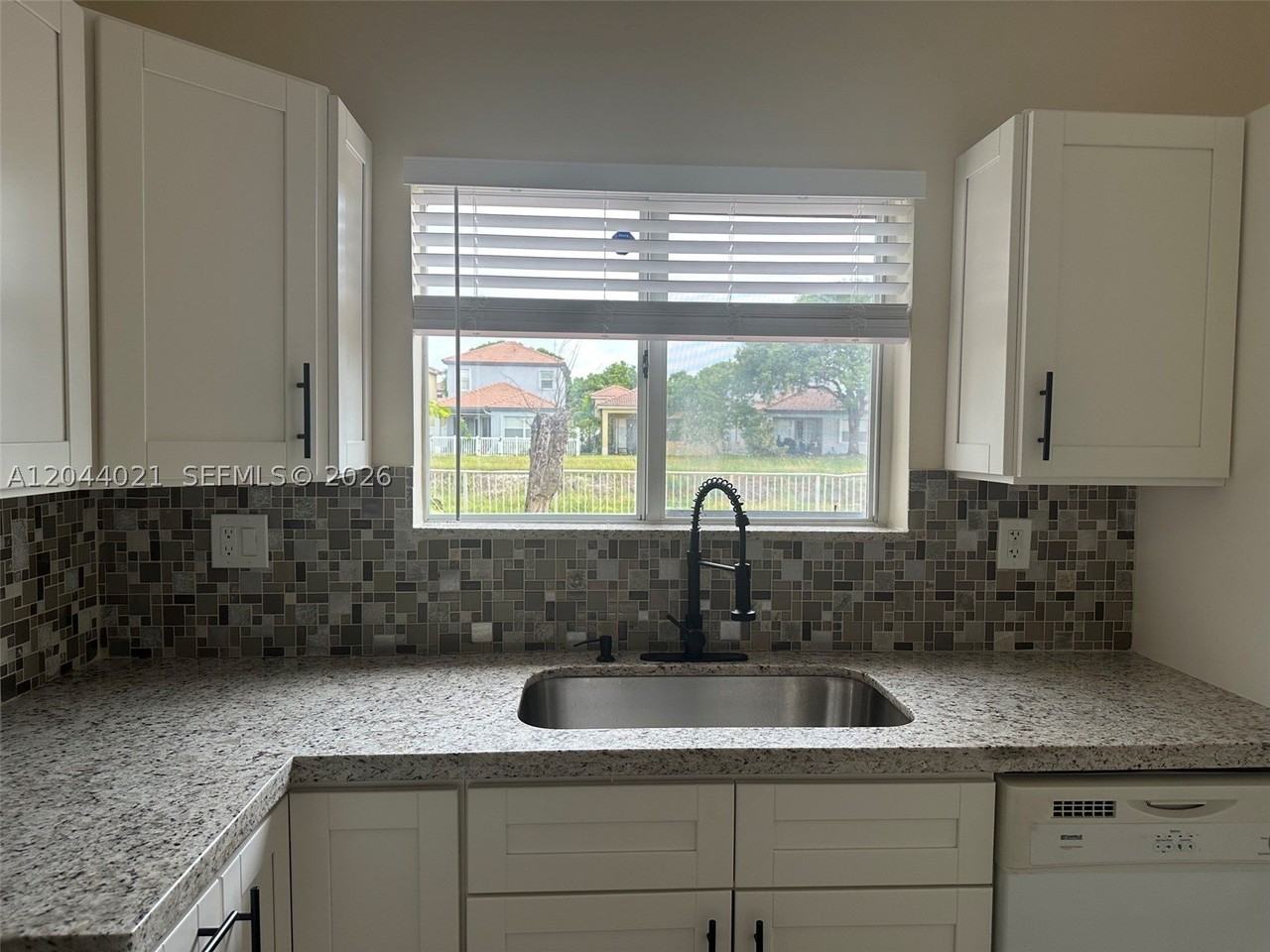 1142 Ne 41st Ave #1142 - Photo 4 of 18