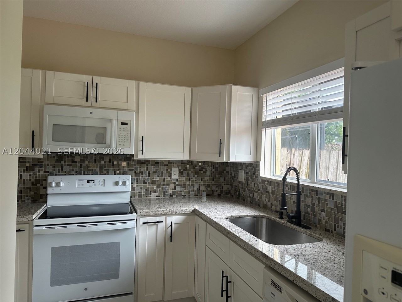 1142 Ne 41st Ave #1142 - Photo 5 of 18