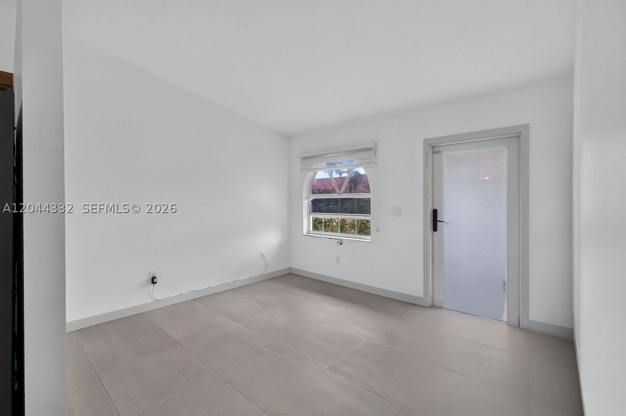2141 W 53rd St #1 - Photo 3 of 30