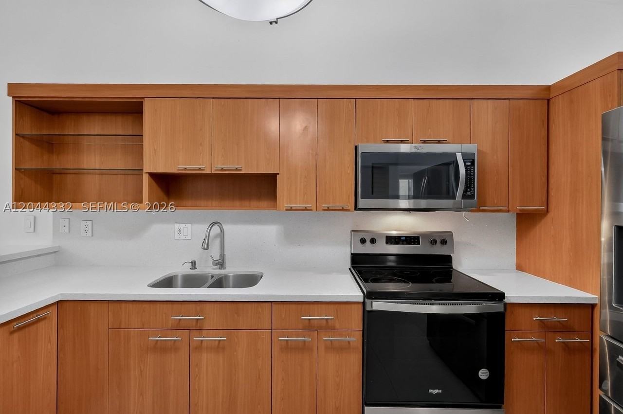 2141 W 53rd St #1 - Photo 7 of 30