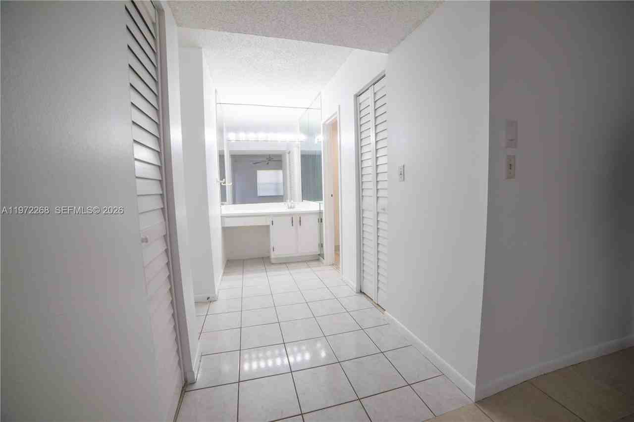 251 Se 6th Ave - Photo 6 of 8