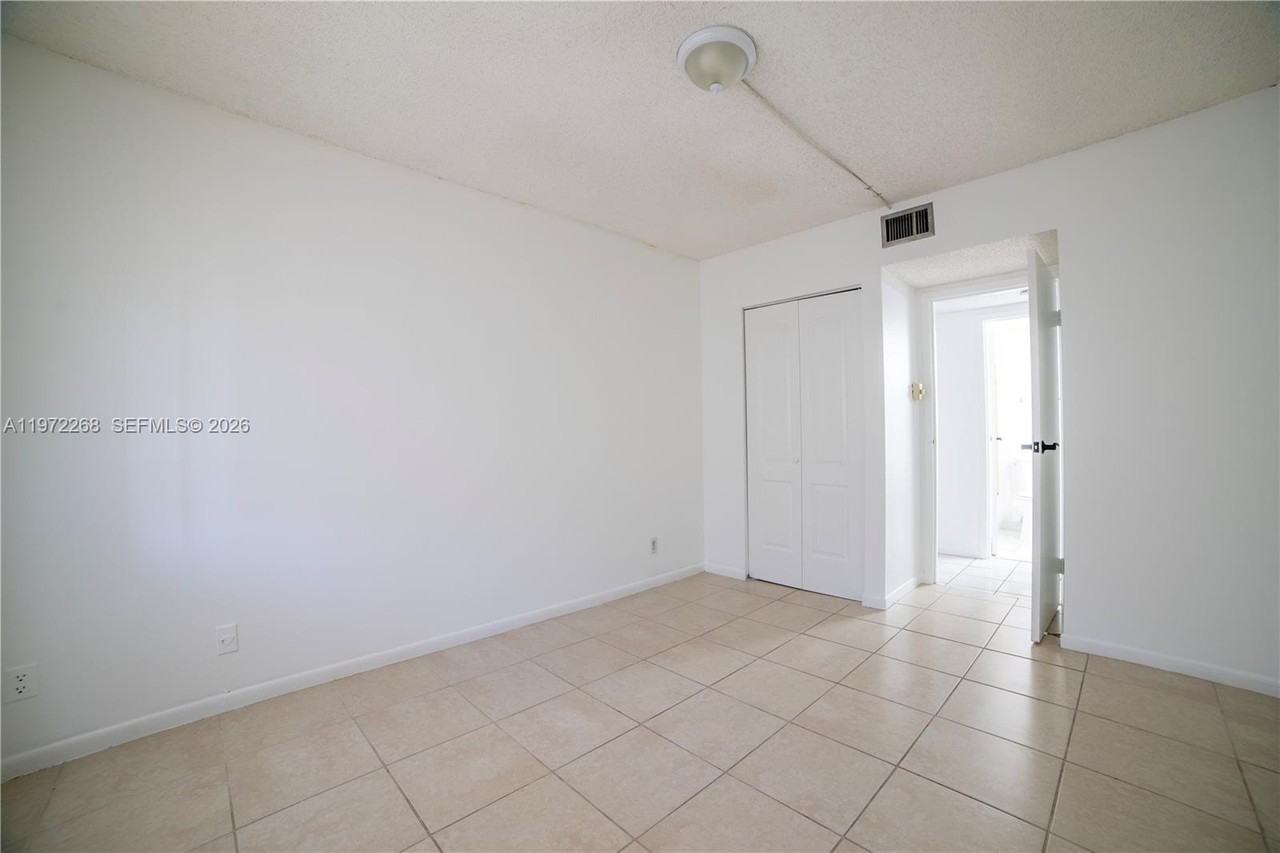 251 Se 6th Ave - Photo 7 of 8