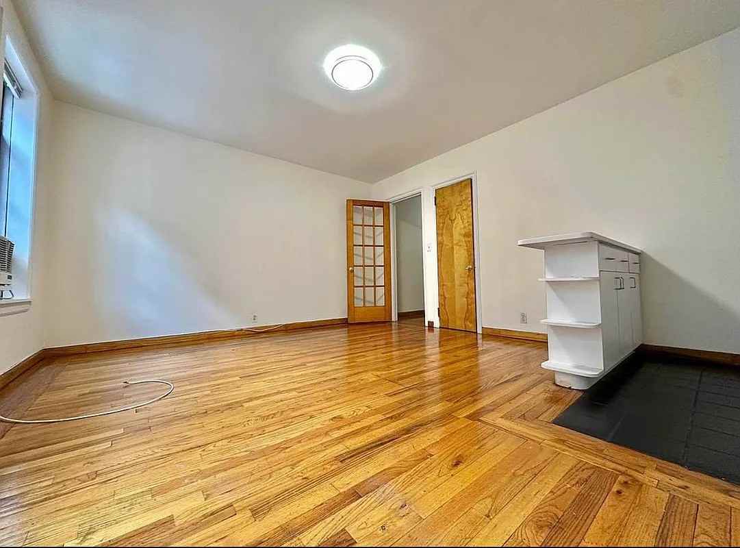 146 W 79th St #6A - Photo 2 of 8