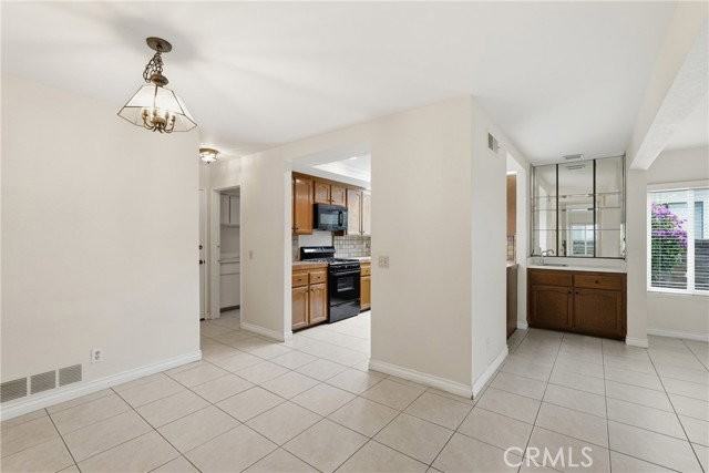 27371 Viana - Photo 4 of 8