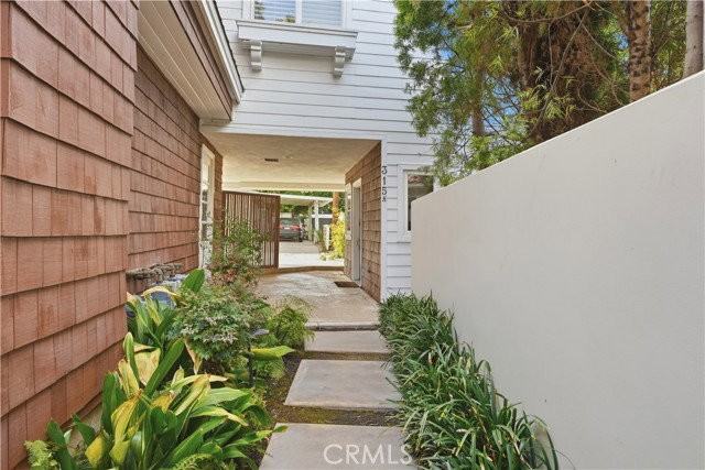 315 Goldenrod Ave #1-2 - Photo 2 of 8