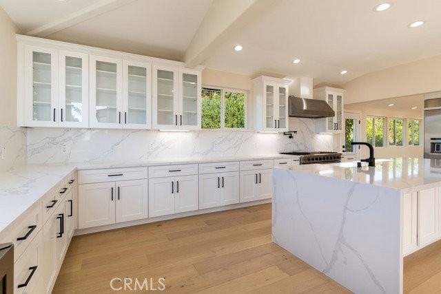 2850 Zell Dr - Photo 2 of 8