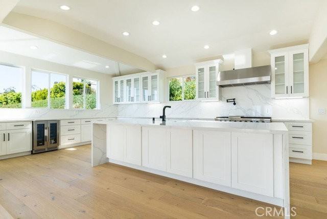 2850 Zell Dr - Photo 3 of 8
