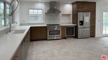featured image of 450 N Sunnyslope Ave