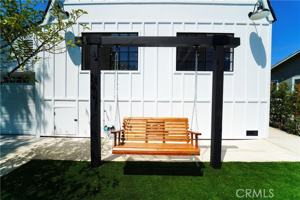featured image of 2615 Manhattan Ave