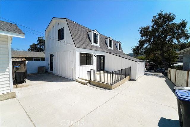 2615 Manhattan Ave - Photo 2 of 8