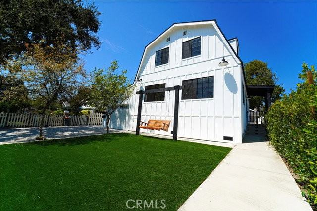 2615 Manhattan Ave - Photo 3 of 8