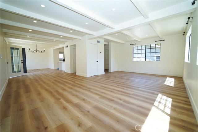 2615 Manhattan Ave - Photo 4 of 8