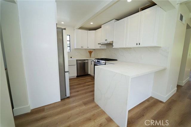 2615 Manhattan Ave - Photo 7 of 8