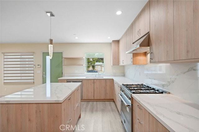 18748 Collins St - Photo 2 of 6